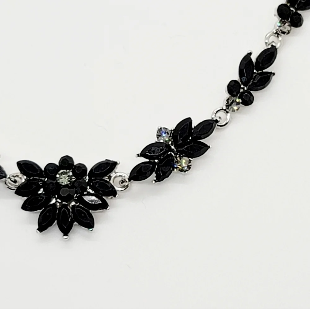NWT  Rhodium plated Silver Black Necklace Earring Set